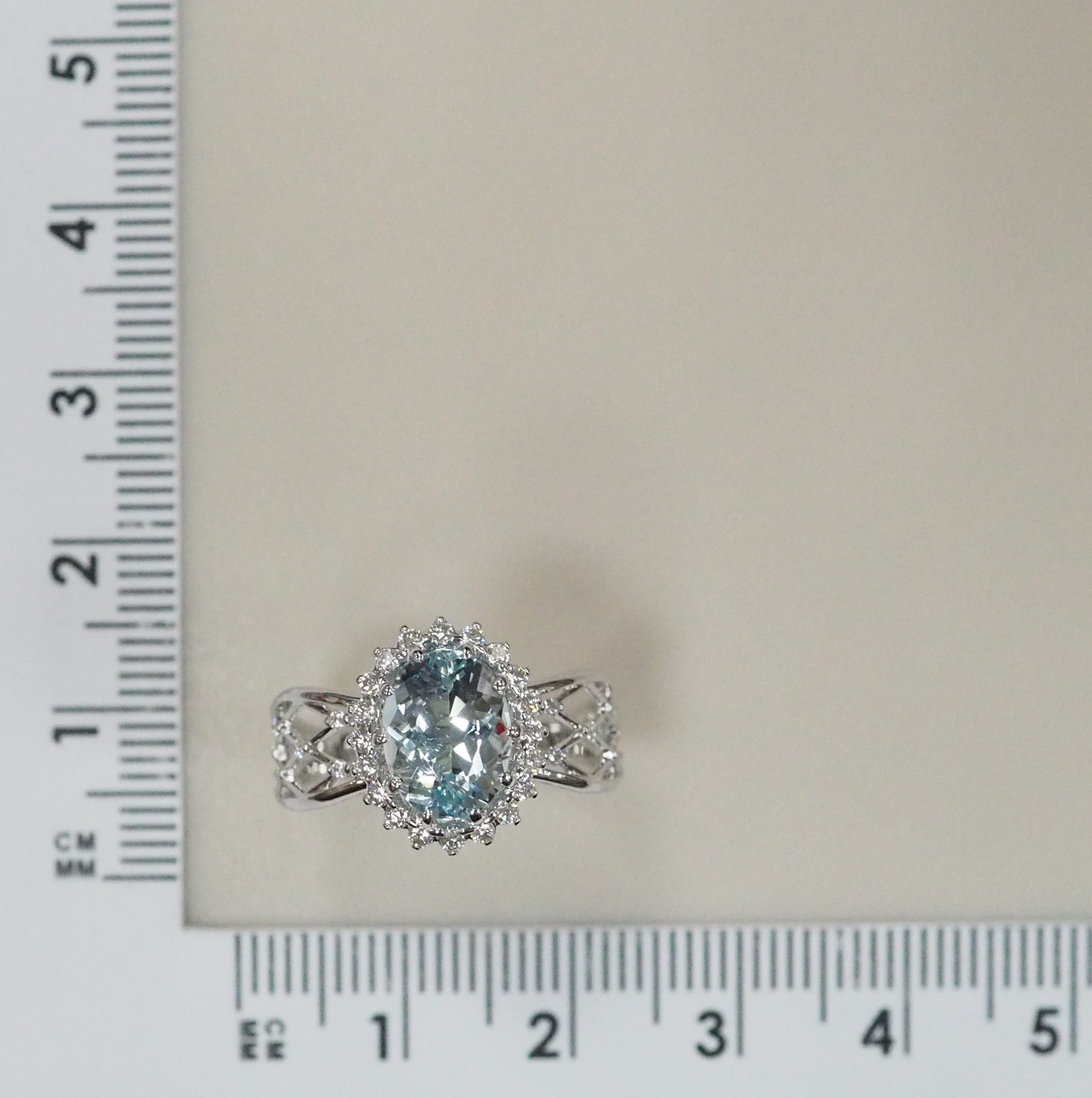 Кольцо из белого золота с аквамарином